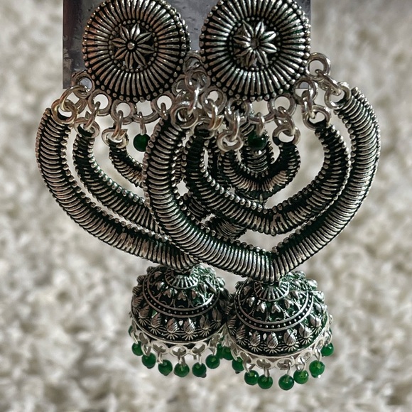 Earrings - Picture 1 of 2